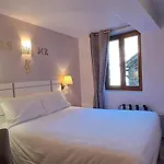 De La Cascade Hotel
