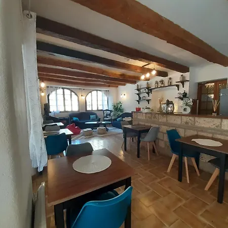 Logis Restaurant De La Cascade 호텔