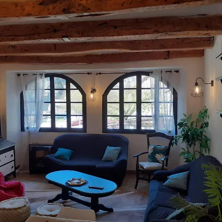 Logis Restaurant De La Cascade 호텔