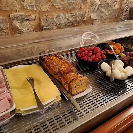 Logis Restaurant De La Cascade 호텔
