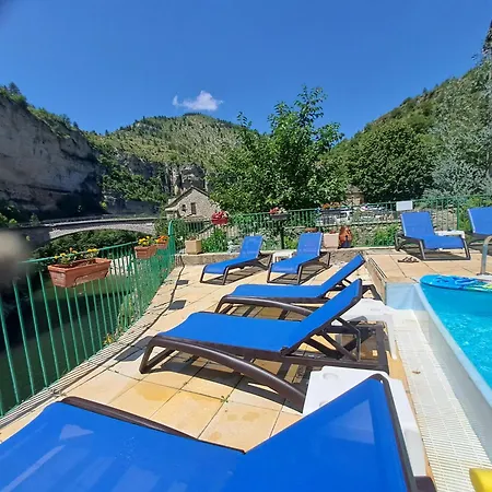 Logis Restaurant De La Cascade 호텔 2*