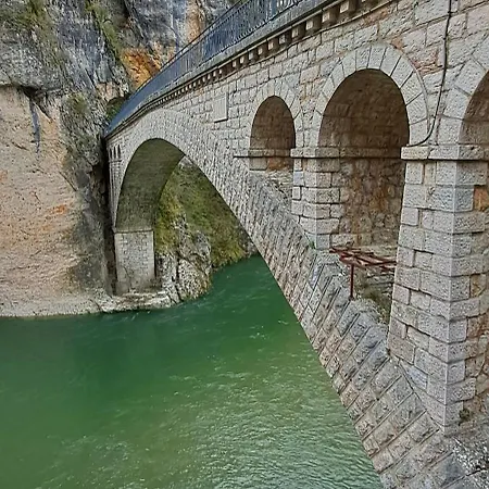 Logis Restaurant De La Cascade 호텔 2*