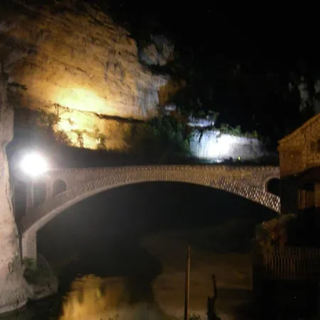 Отель De La Cascade 2*