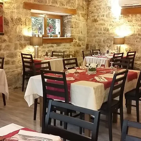 Logis Restaurant De La Cascade 2*