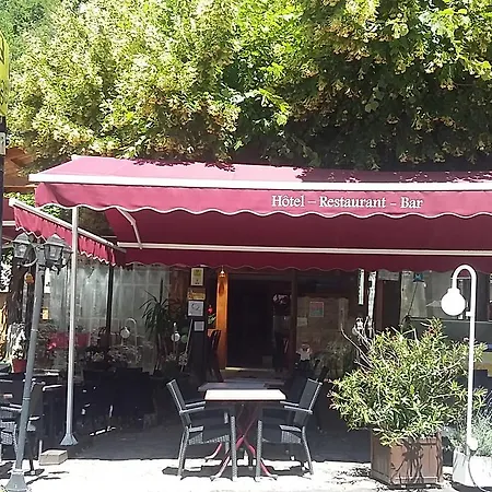 호텔 Logis Restaurant De La Cascade 2*
