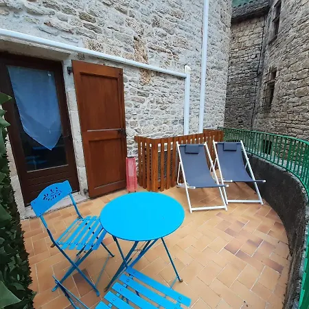 호텔 Logis Restaurant De La Cascade 2*