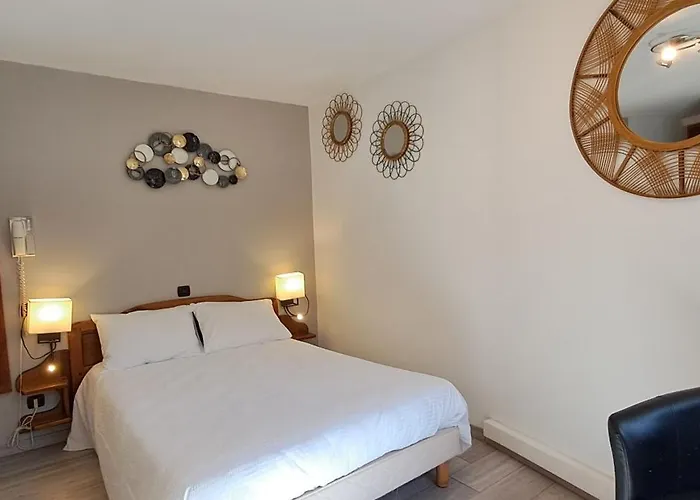 Logis Restaurant De La Cascade Hotel
